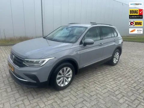 Volkswagen Tiguan 1.5 TSI Life , Achteruitrijcamera, Stoel en stuurverwarming