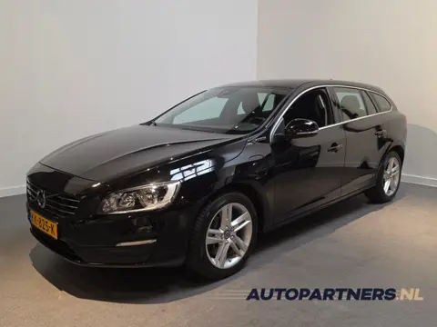 Volvo V60 2.4 D5 Twin Engine Momentum - Stoelverwarming - Navi