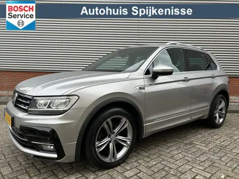 Volkswagen Tiguan 1.5 TSI Comfortline Business | R-Line | Trekhaak | Leder bekleding | Carplay | LED