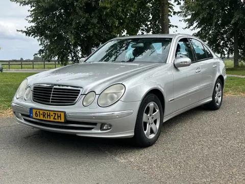 Mercedes-Benz E-Klasse 240 Avantgarde Compleet Dealer onderh * Zeer netjes