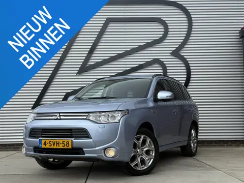 Mitsubishi Outlander 2.0 PHEV instyle 2e Eigenaar|Pano|Trekhaak|Stoelverw|Camera|Cruise|Clima|Navi|E