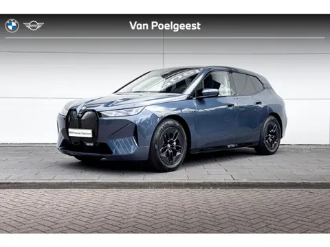 BMW iX xDrive45 101 kWh