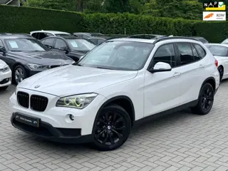 BMW X1 SDrive20i Upgrade Edition Sport|Nieuwe Ketting|Panorama dak|Leder|Navigatie|Leder|Trekhaak|Ne