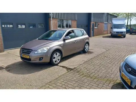 Kia Cee'd 1.4 X-ecutive ecc airco