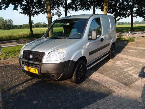 Fiat Doblò 1.3 JTD DPF 500. 2 Achterdeuren. Schuifdeur - R