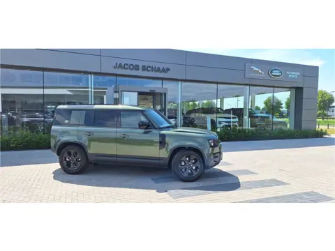 Land Rover Defender P300e 110 PHEV S Forest Edition Cold Climate Pack | Koelbox | Panoramisch Schuif