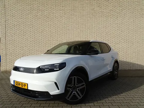 Ford Capri Premium Extended Range RWD 77 kWh | Panorama dak | BLIS | Head-Up | Stuurwielverw. | Appl