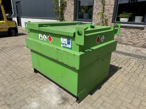 Kiwa IBC Steenbergen IBC Dieseltank 750 liter Milieutank met handpomp