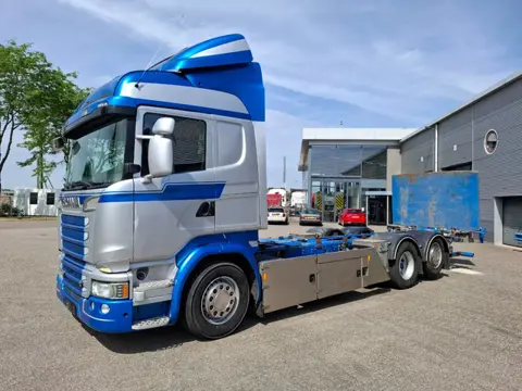 Scania R580 V8 / RETARDER / LIFT+LENKACHSE / FULL-AIR / PLATFORM 2000 KG / NAVI / LEATHER / AIRCO / 