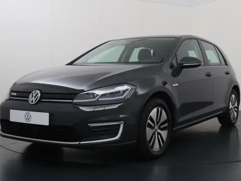 Volkswagen e-Golf E-DITION | 136 PK | SoH 90% |Stoelverwarming | Adaptive cruise control | Navigatie