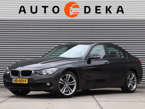 BMW 3-serie 318i Essential Automaat *Dealeronderh.*Leder*Navigatie*