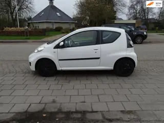 Peugeot 107 1.0-12V XR