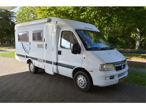 Fiat Globebus Dethlefs Halfintegraal | Toilet/Douche | scooterdrager | Zonnepaneel