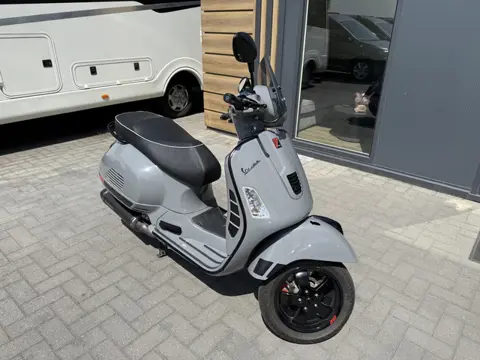 Vespa GTS 300 i.e. Super - Nardo grijs - Akrapovic