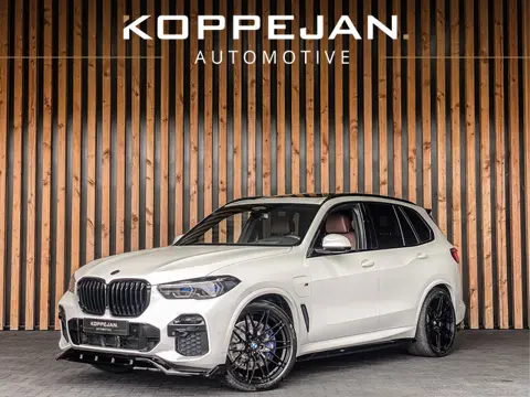BMW X5 xDrive45e 394PK Automaat High Executive M-Sport | PANO | LASER | TREKHAAK | RIJ ASSISTENT PRO