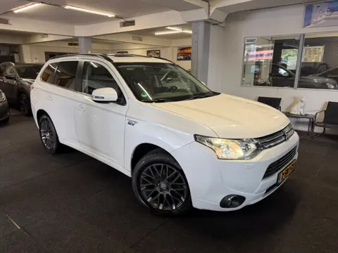 Mitsubishi Outlander 2.0 PHEV *PANO*Leder*NAVI*camera*