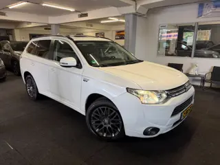 Mitsubishi Outlander 2.0 PHEV *PANO*Leder*NAVI*camera*