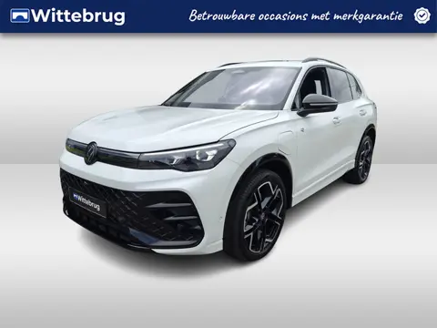 Volkswagen Tiguan 1.5 eHybrid R-Line Edition Leer / Pano / Trekhaak / Stoelmassage