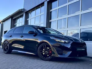 Kia ProCeed 1.5 T-GDi GT-PlusLine | Automaat | Panodak | Black Edition | Adapt Cruise | Zomer/winter