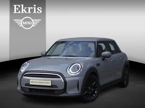 MINI 5-deurs One Essential Uitvoering | Comfort Pack | Visibility package | Cruise Control | LED-kop