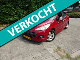 Peugeot 207 MET NAVIGATIE, AIRCO & JAAR APK!