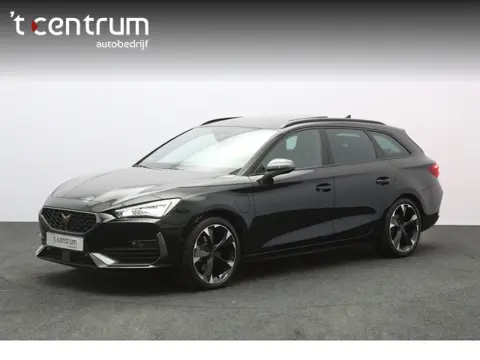 CUPRA Leon Sportstourer 1.4 e-Hybrid 204 PK Business PHEV, Panoramadak, Camera, Winterpakket, Kuipst