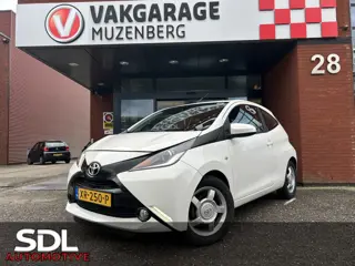 Toyota Aygo 1.0 VVT-i x-play // LED // CAMERA // CARPLAY // AIRCO // ELEK. RAMEN // CRUISE // LAGE K