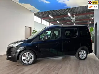 Ford TOURNEO CONNECT MINICAMPER, pano,carplay,camera