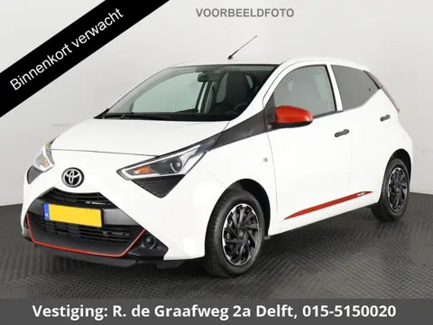 Toyota Aygo 1.0 VVT-i X-Play + Coral Red Pack | Apple Carplay & AndroidAUTO | 1e eigenaar | Dealer O
