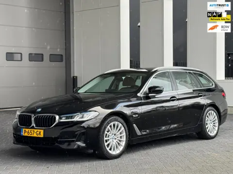 BMW 5-serie Touring 520e Business Edition Plus, lederen sportinterieur, elect bedienbare trekhaak, 1