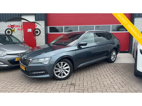 Skoda Superb Combi 1.5 TSI ACT Business Edition AUTOMAAT / FULL LED / TREKHAAK / KEYLESS / NAVI / CA