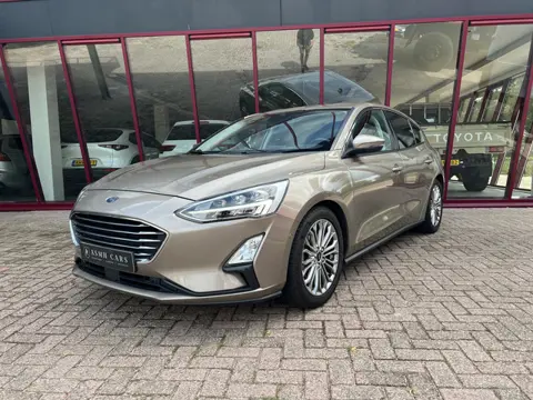 Ford Focus 1.0 EcoBoost Titanium Business | Keyless | Cruise | Trekhaak | Camera | Stoel/Stuurverw. 