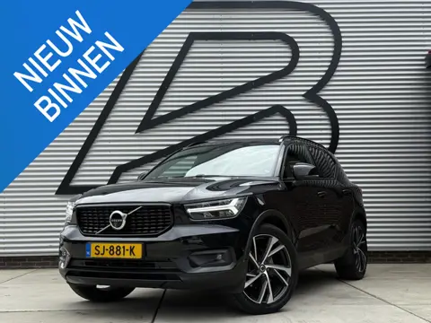 Volvo XC40 2.0 T5 AWD R-Design Intro Edition 1e Eigenaar|Pano|H&K|Camera|Trekhaak|Adap Cruise|Stuur+
