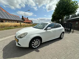 Alfa Romeo Giulietta 1.4 T Distinctive | CLIMATE | APK 04-2027 |