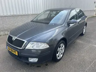 Skoda Octavia 1.6 FSI Ambiente Attractive Business