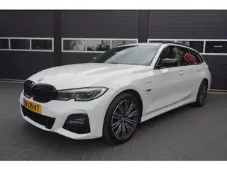 BMW 3-serie Touring 320e M sport Aut/Leder/Cruise/Carplay/Digi.dashboard/Climate Control/Park.sensor