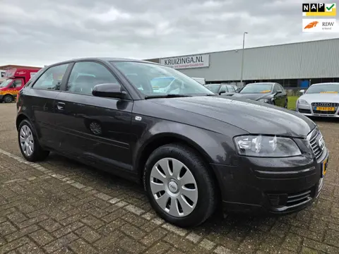 Audi A3 1.6 Attraction AIRCO/cruise *117.000km*