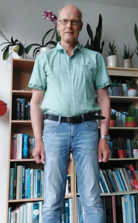 Zoek een begripvolle vrouw voor een verkleedpartij.