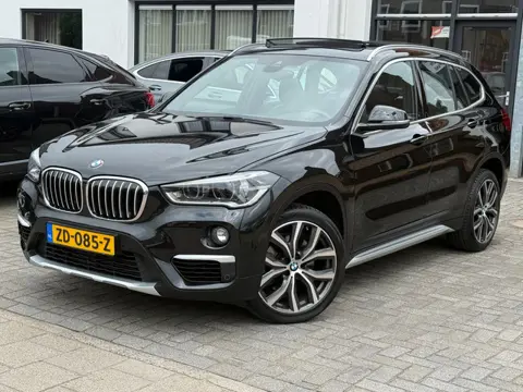 BMW X1 SDrive20i Orange Edition III, Panoramadak,Apple Carplay/Android,Stoelverwarming,Sfeerverlicht