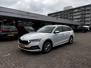 Škoda Octavia Combi 1.0 TSI Business Edition Virtual cockpit Pdc Applecarplay Trekhaak Nap
