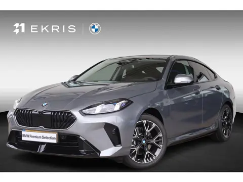 BMW 2-serie Gran Coupé 220 M Sport Design Edition | Driving Assistant | Innovation Pack | Voorstoele
