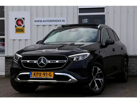 Mercedes-Benz GLC 300e 4MATIC Plug in*Perfect MB Onderh.*Luchtvering/Pano/Elek. Trekhaak/Snellader/B