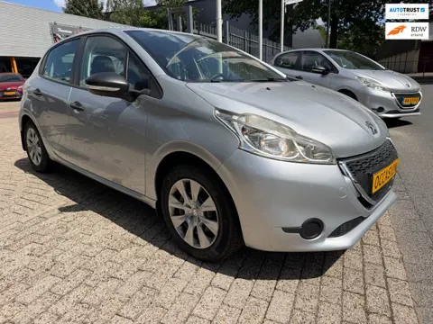 Peugeot 208 1.2 PureTech Active 5 deurs 2015, airco, elec pakket cruise controle nwe apk 118.244 km,