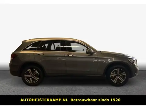 Mercedes-Benz GLC 300de 4MATIC Diesel Hybride LED Trekhaak Camera Stoelverwarming AMG Line Interieur