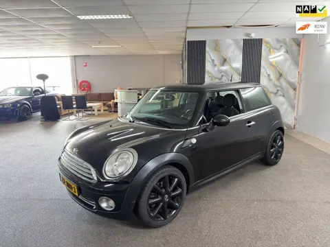 Mini 3-Deurs 1.6 Cooper Pepper Apk Nieuw,Airco,N.A.P,Lm velgen,Bluetooth,E-Ramen,2 sleutels+boekjes!