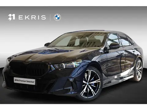BMW 5 Serie Sedan 530e | M Sportpakket Pro | Panoramadak | Driving Assistant Plus | Stoelverwarming 