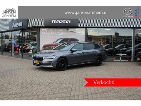 Skoda Superb Combi 1.5 TSI 150PK MHEV First Edition , Automaat, Trekhaak, Adap.Cruise, LMV 19 Inch, 