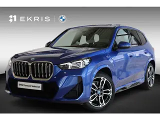 BMW iX1 xDrive30 | M Sportpakket | Stoelverwarming | Achteruitrijcamera | Panorama Dak