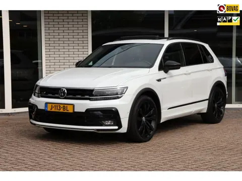Volkswagen Tiguan 1.5 TSI R-line Panoramadak Camera Trekhaak Virtueel dashboard