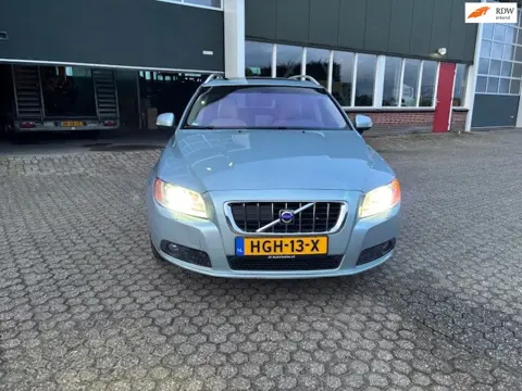 Volvo V70 3.2 Summum Aut/Elec schuifdak/Adap cruise/Leer/ELEC stoelen/Camera/Navi/Trekhaak/Stoelverw